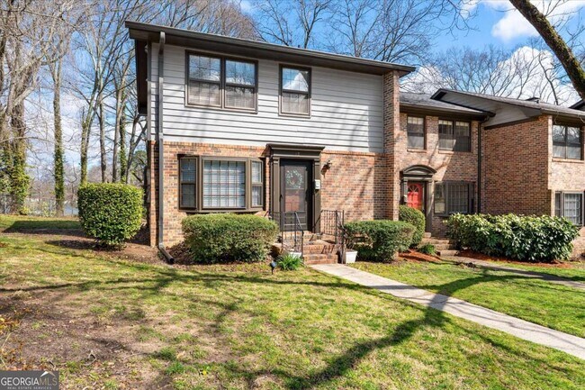 Building Photo - 541 N White St