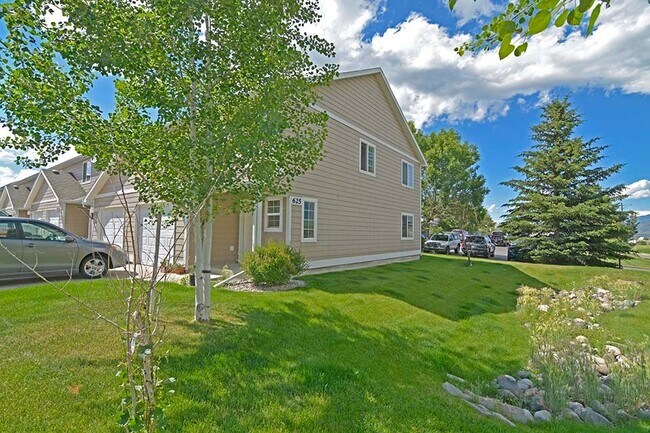 Building Photo - Midtown 3 Bed Condo with Bridger Views