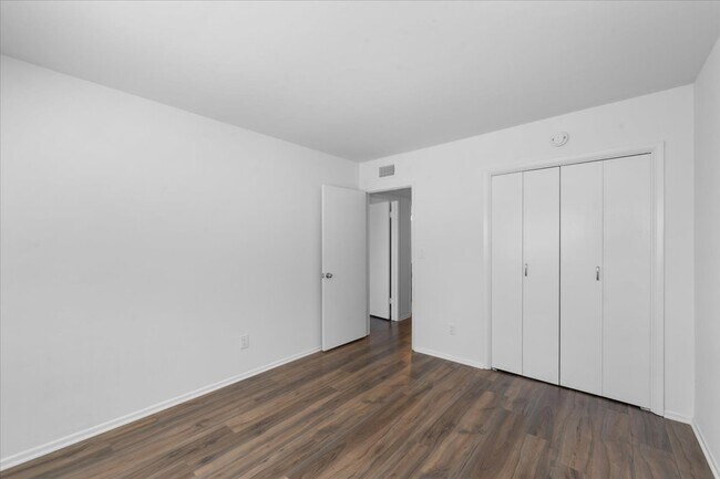 Building Photo - 11260 Overland Ave