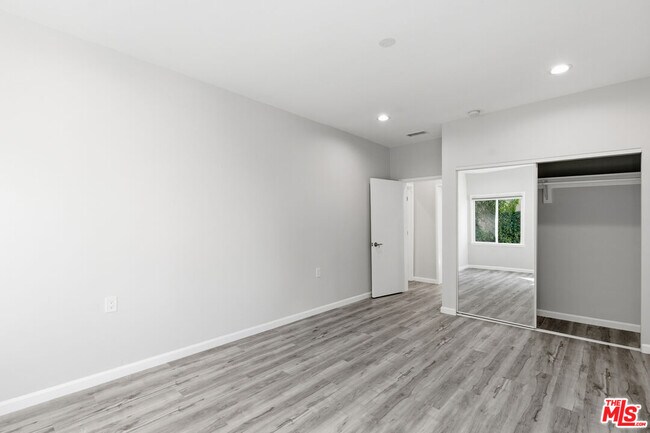 Building Photo - 6314 Primrose Ave