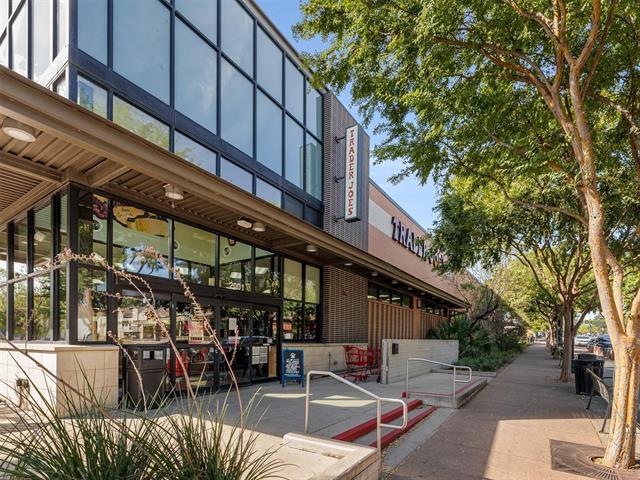 Building Photo - 2019 N Prairie Ave