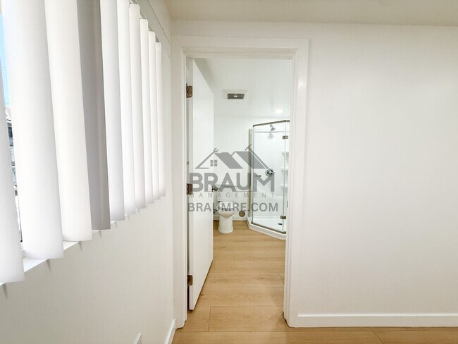 Building Photo - 4404 Stern Ave