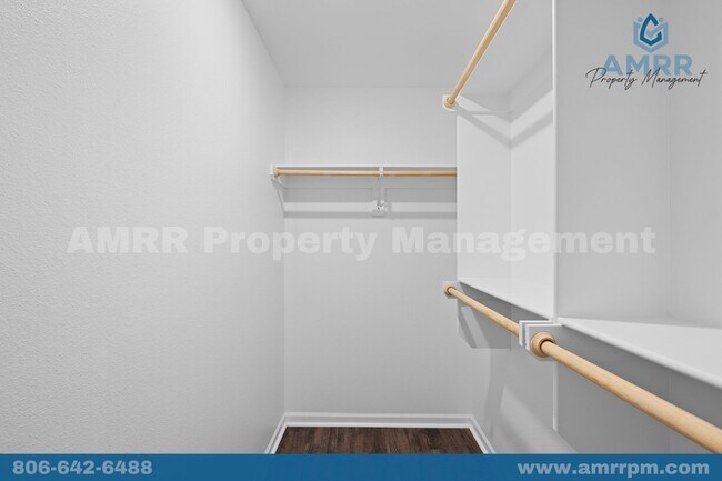 Building Photo - One of a kind 3 Bedroom Townhome in Duenweg!