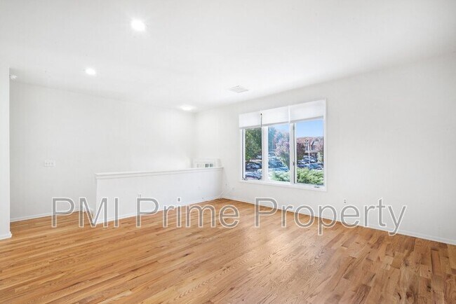 Building Photo - 92 E Blackwell St