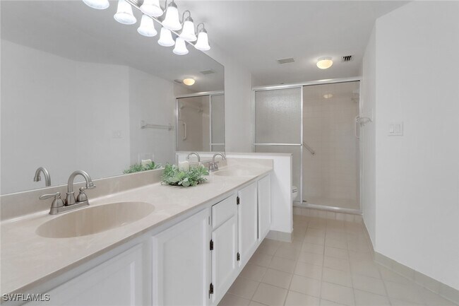 Building Photo - 9836 Luna Cir