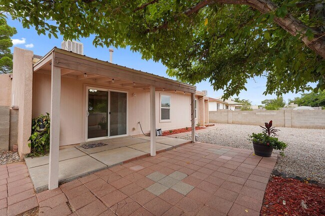 Building Photo - 270 Littler Dr SE