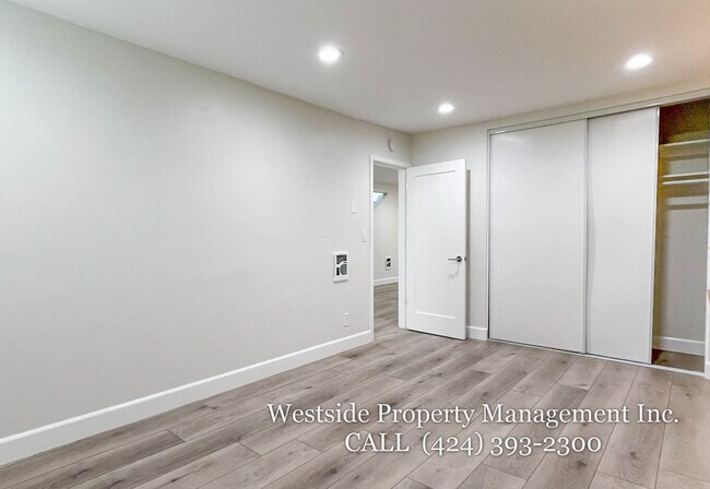 Building Photo - 942 7th St