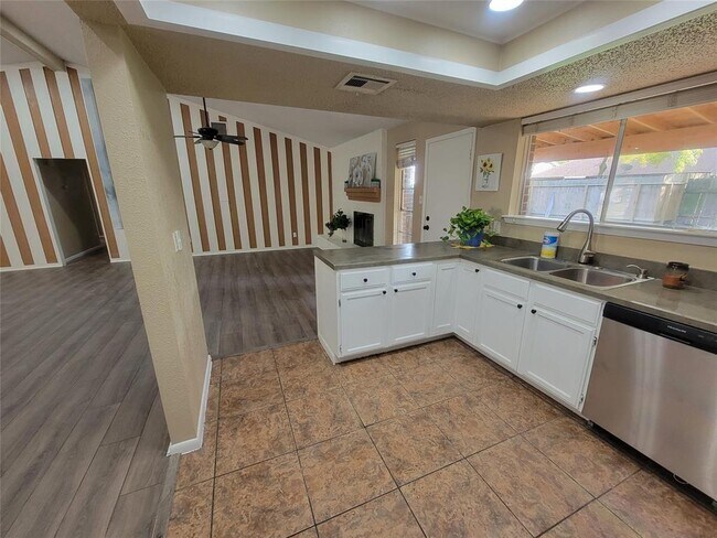 Building Photo - 21631 Park Villa Dr