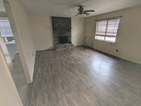 Building Photo - 2 Bedroom 1 Bath Home in Coker