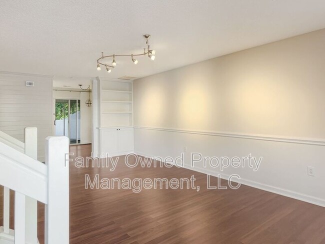 Building Photo - 502 Tree Branch Cir