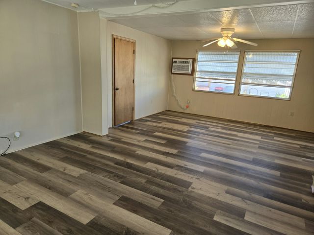 Building Photo - 406 49th Ave Dr W