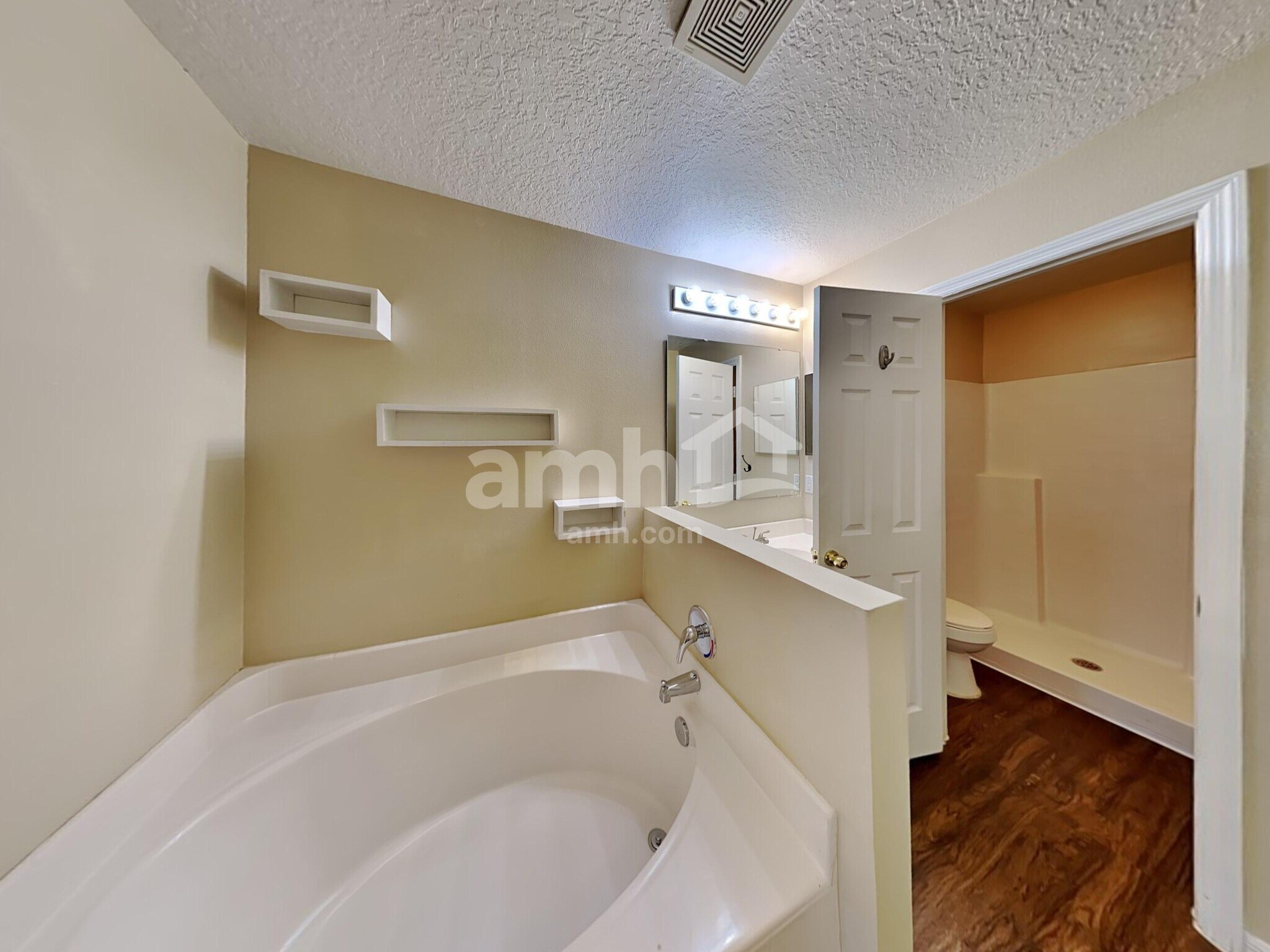Building Photo - 1030 Lancelot Dr