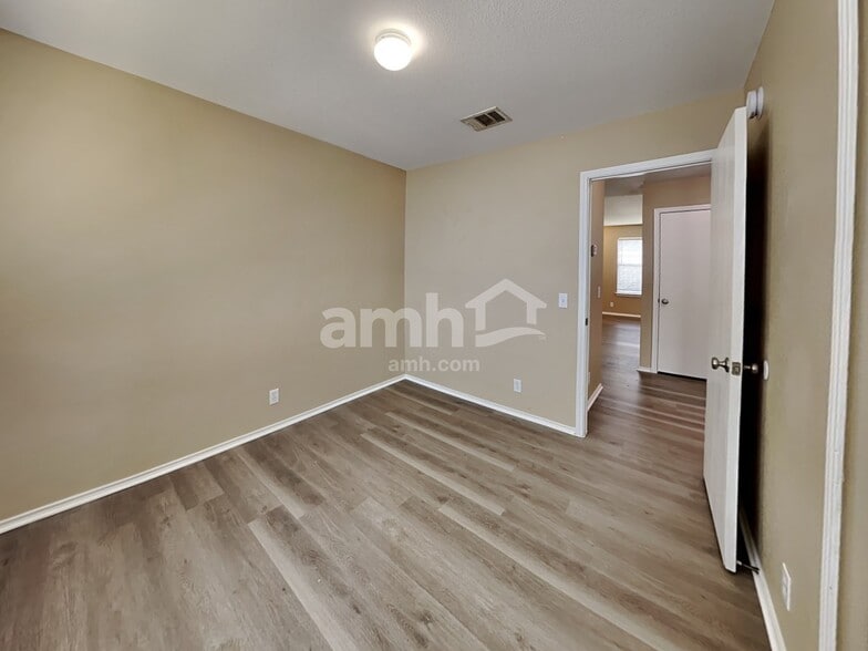 Building Photo - 255 Challenger