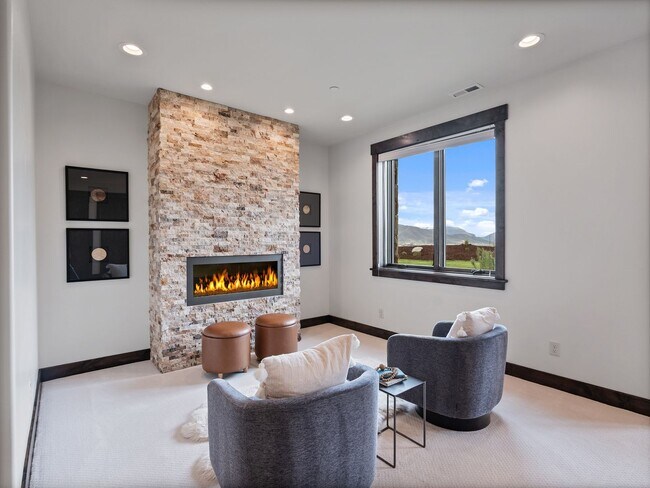 Building Photo - 1075 N Oquirrh Mountain Dr