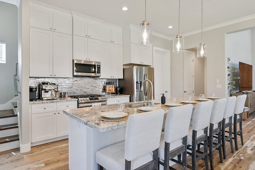 Building Photo - 105 Anderson St