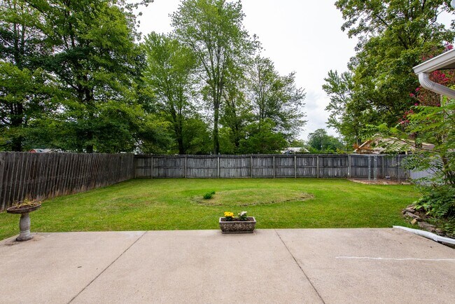 Building Photo - Awesome ranch home in Farmgate Subdivision