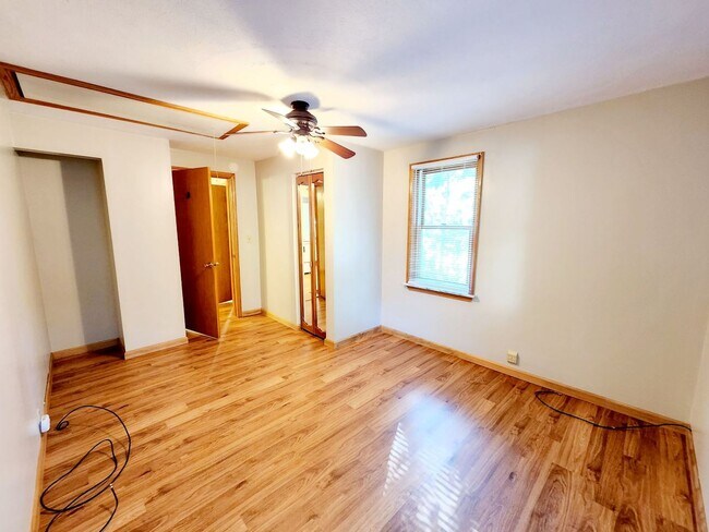 Building Photo - 2 Bedroom house near Mileground - Available 05/20/2026