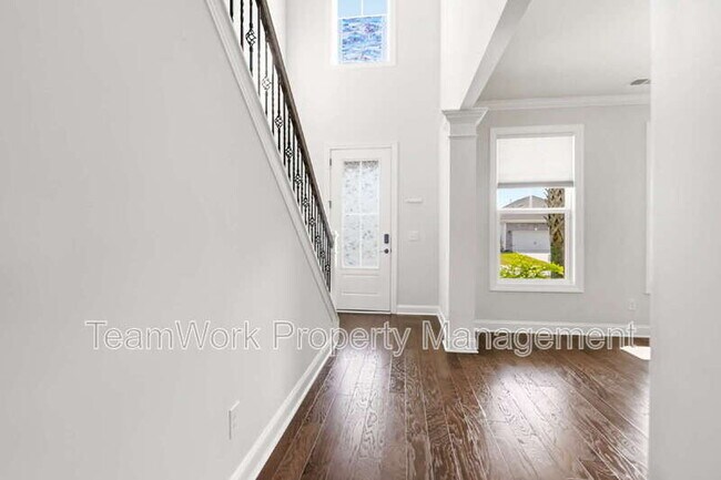 Building Photo - 233 Seaworthy St