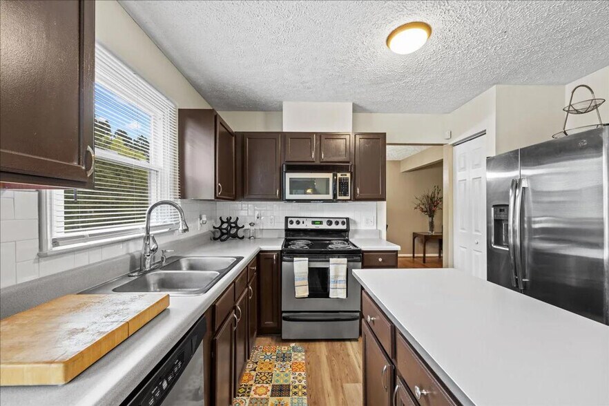 Building Photo - 6 Wavecrest Ct