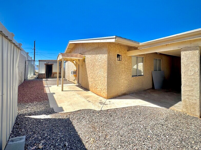 Building Photo - 3767 Kicking Horse Dr