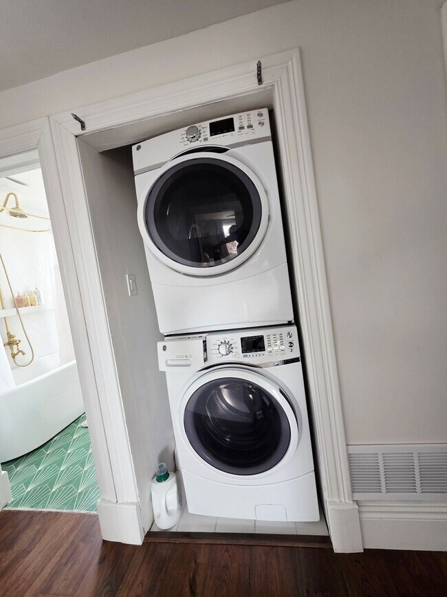 Building Photo - 9 Bailey Ave