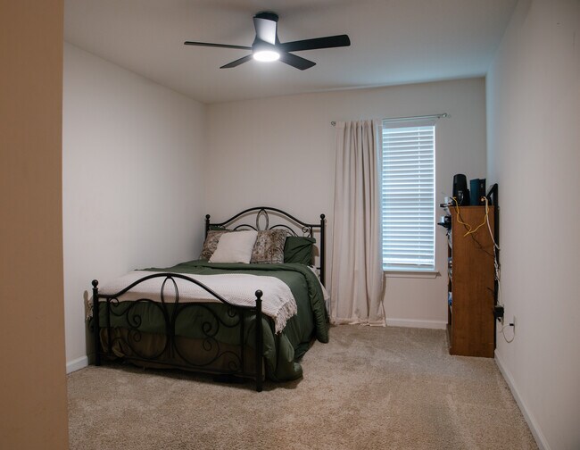 Building Photo - 5806 Paddock Way