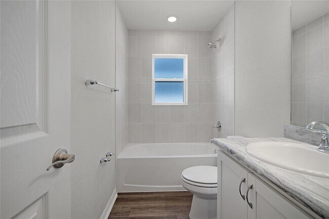 Building Photo - 1460 Fleur Dr