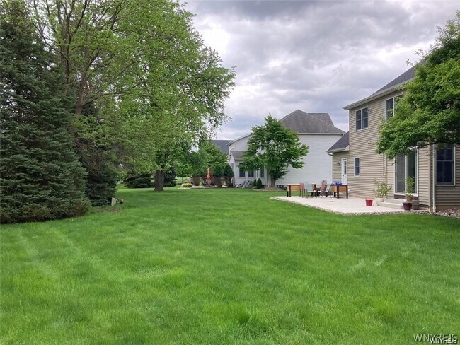 Building Photo - 5558 Martha's Vineyard