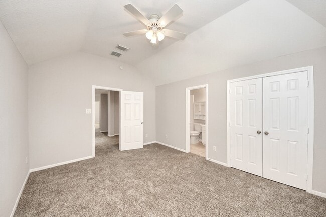 Building Photo - 4422 Roundtree Ln