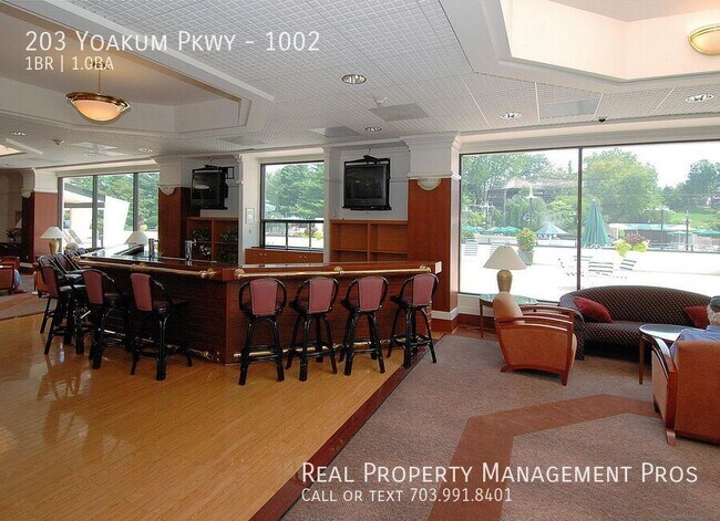 Building Photo - 203 Yoakum Pkwy