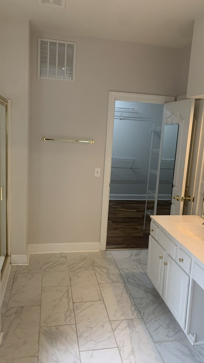 Building Photo - 11106 Knight Castle Dr