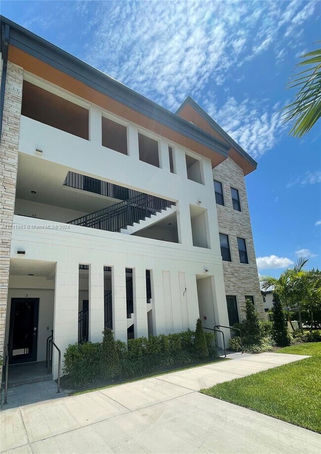 Building Photo - 7905 NW 104th Ave