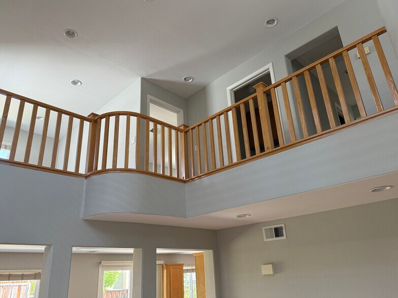 Building Photo - 2449 Milford Dr