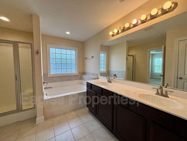 Building Photo - 114 Quail Hollow Dr