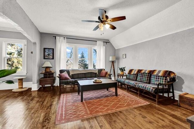 Primary Photo - 2823 S Clement Ave