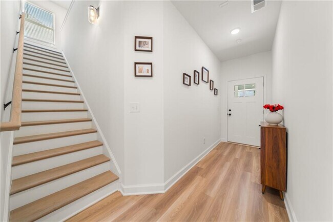 Building Photo - 4541 Moray Dr