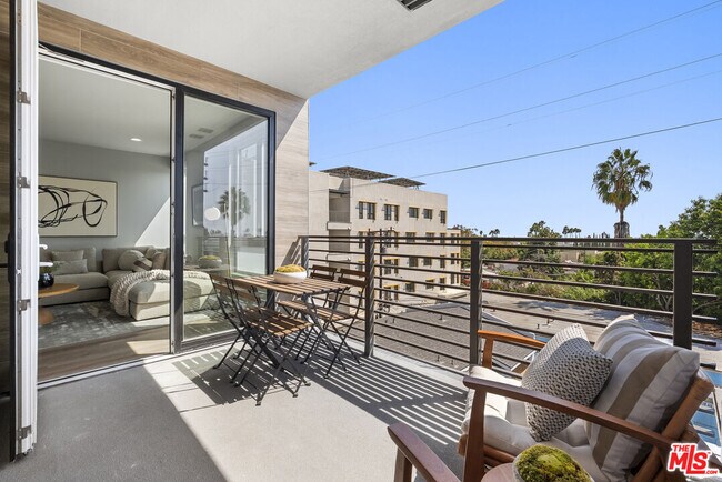 Building Photo - 7428 Santa Monica Blvd