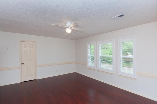 Building Photo - 738 Plainwood Dr