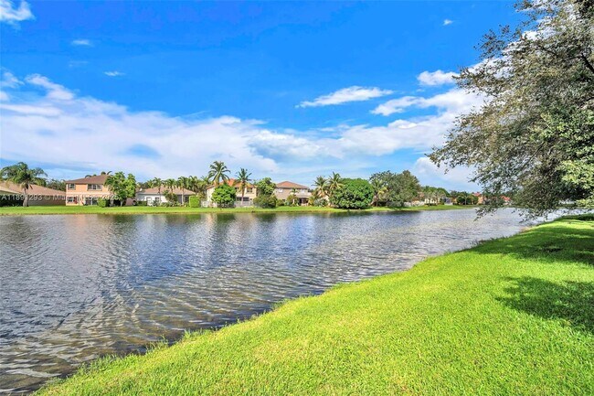 Building Photo - 16411 Sapphire Bend