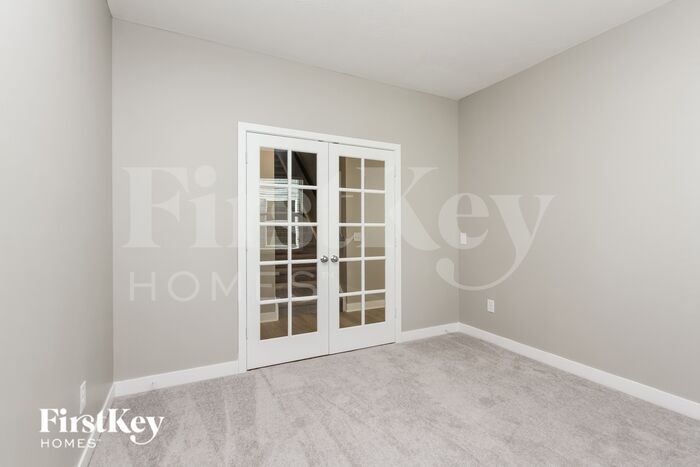 Building Photo - 930 Shadow Dr