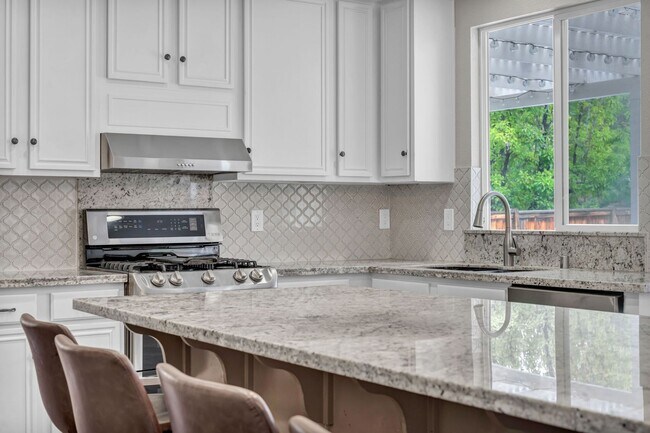Building Photo - 4360 Great Falls Loop