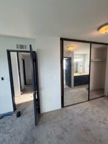 Building Photo - 9507 Petite Ln