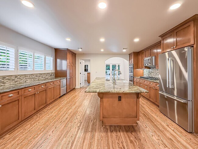 Building Photo - Upgraded Sherman Oaks 4+4 home - Ready for Move In!