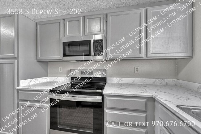 Building Photo - 3558 S Depew St