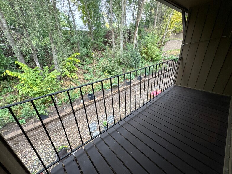 Building Photo - 907 Coulee Rd