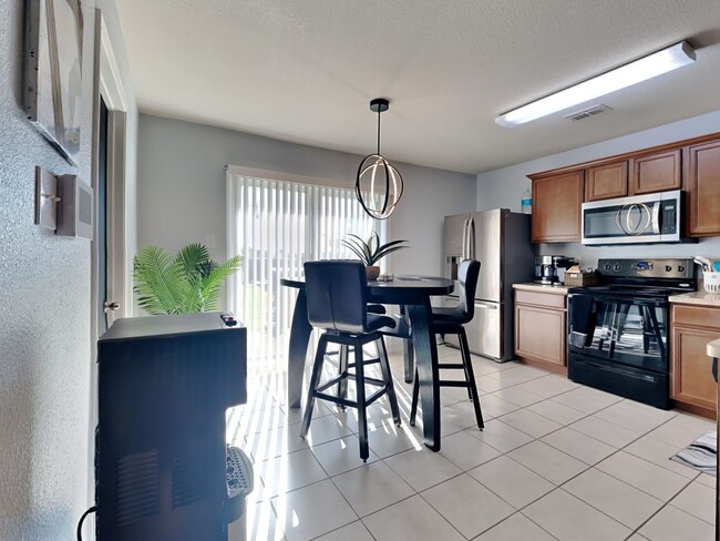 Building Photo - $500 off FIRST FULL MONTH RENT WITH MOVE I...