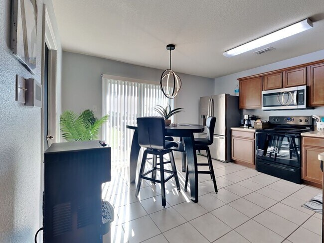 Building Photo - TERRIFIC HOME IN THE TIFFANY GARDENS ADDIT...