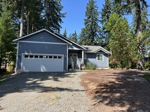 Building Photo - 221 E St Andrews Dr