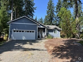 Building Photo - 221 E St Andrews Dr