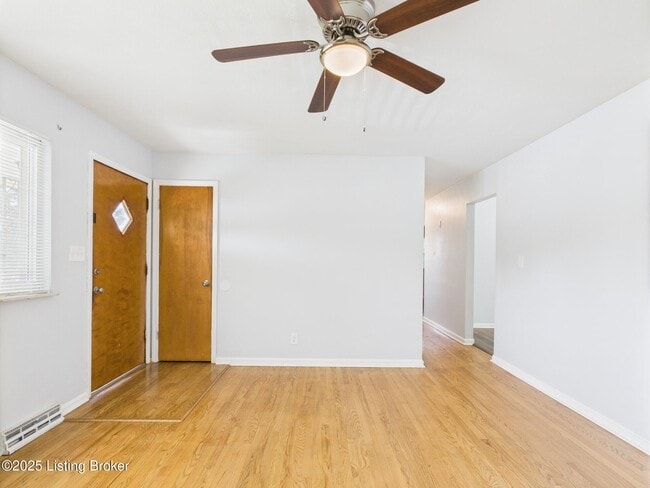 Building Photo - 207 Greenlawn Dr